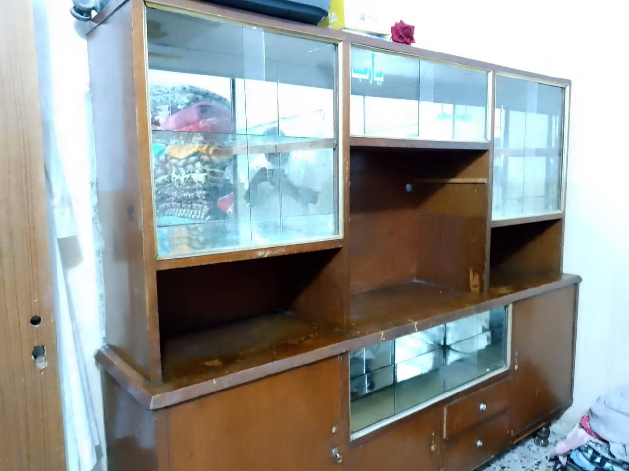 معرض للبيع مستعمل السعر 90 الف وبي مجال العنوان كربلاء حي العسكري
رقم الهاتف ***********

