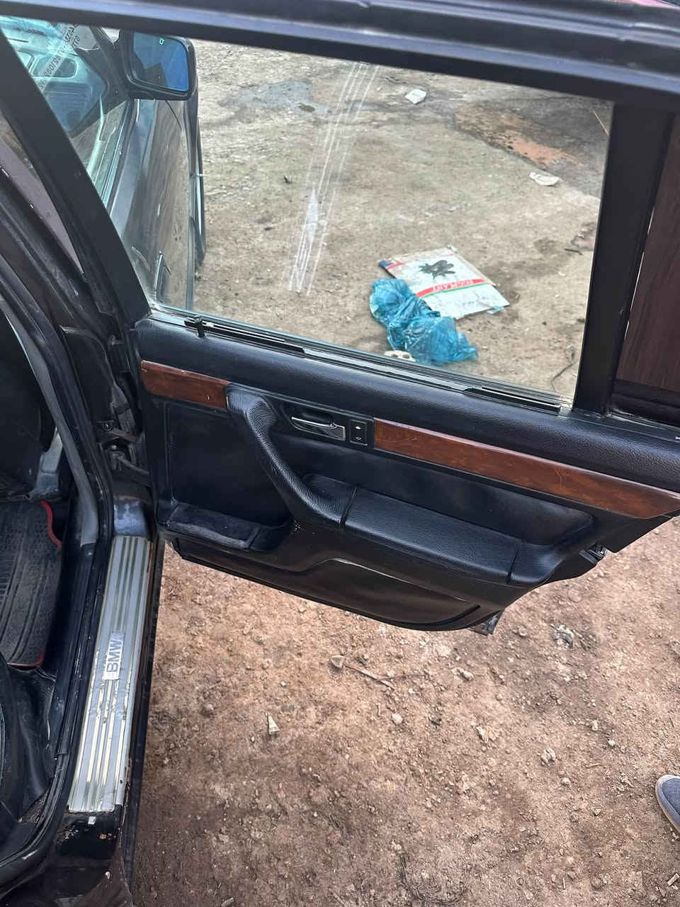 ‏سيارة ￼ بي إم موديل 91 ￼ سنوية باسمي 28            0771438435￼￼
