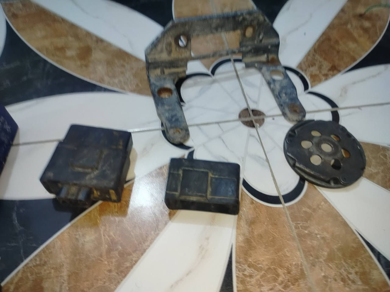 غراض اليفيدنه يراسلني واتساب
***********
جوينات نضيفات 
عرموط مال هندر
ابلكات نضيفات
بنزات بريك نضيفات 
يده سكليتر 
بوشه دراجه منغولي 60 
عقل دراجه 60
باتري دراجه 60 جديد ونضيف
راجز سلف 60
راصطه كفر امامي دراجه منغولي 60 
دركه نضيفه وايراتها كامله
خرز دراجه 60  شلعه ومعدل
صمونات ركبه دراجه 60 عام غير مستخدمات 
كابريتر 60 عام خط واحد 
هورنات بوش / سيدان شغالات مابيهن شي
كلمن وسعره الي يفيدنه يراسلني واتساب 
***********
