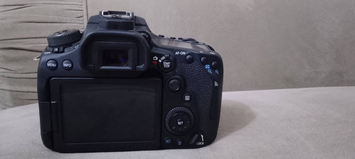 كانون 90D لوووك اخت الجديدة
كارتونة و ملحقات كاملة
3 بطاريات

عدسة 50 ملم 

عدسة 18-135

عدسة 18-55

جلاتين حماية

كامرة استعمال كلش قليل 

سعر مليون و 150 و بيهة مجال بسيط

مكاني بغداد

***********
