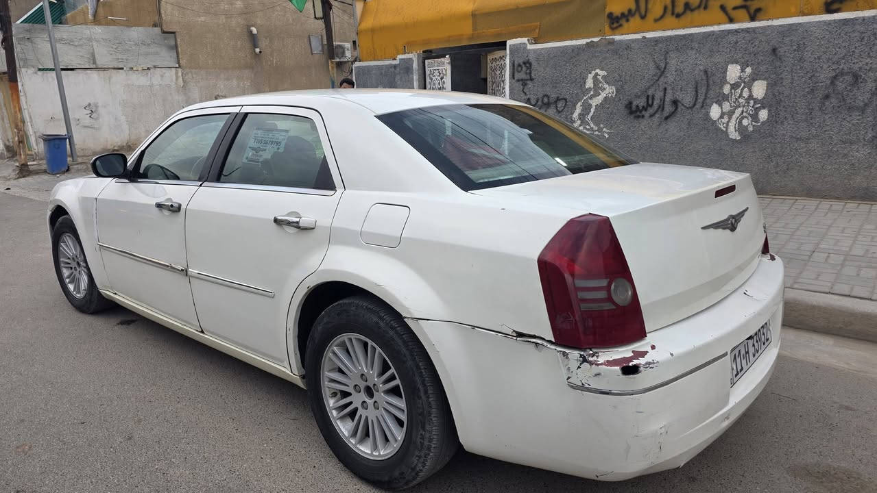السلام عليكم ..
اوباما 2009 امريكي 
السياره حادثها خلفي جاملغ الايسر 
وبيها طخات بسيطه لا لغد لا شاصي لا كص 
مكينه جديده بيها .. السياره رقمها بغداد (بسمي)
مكاني بغداد مدينة الصدر حي الكوفه 
قرب تقاطع كسره وعطش 
سعرها 88 $ وبيها مجال بسيط 
رقم ***********
