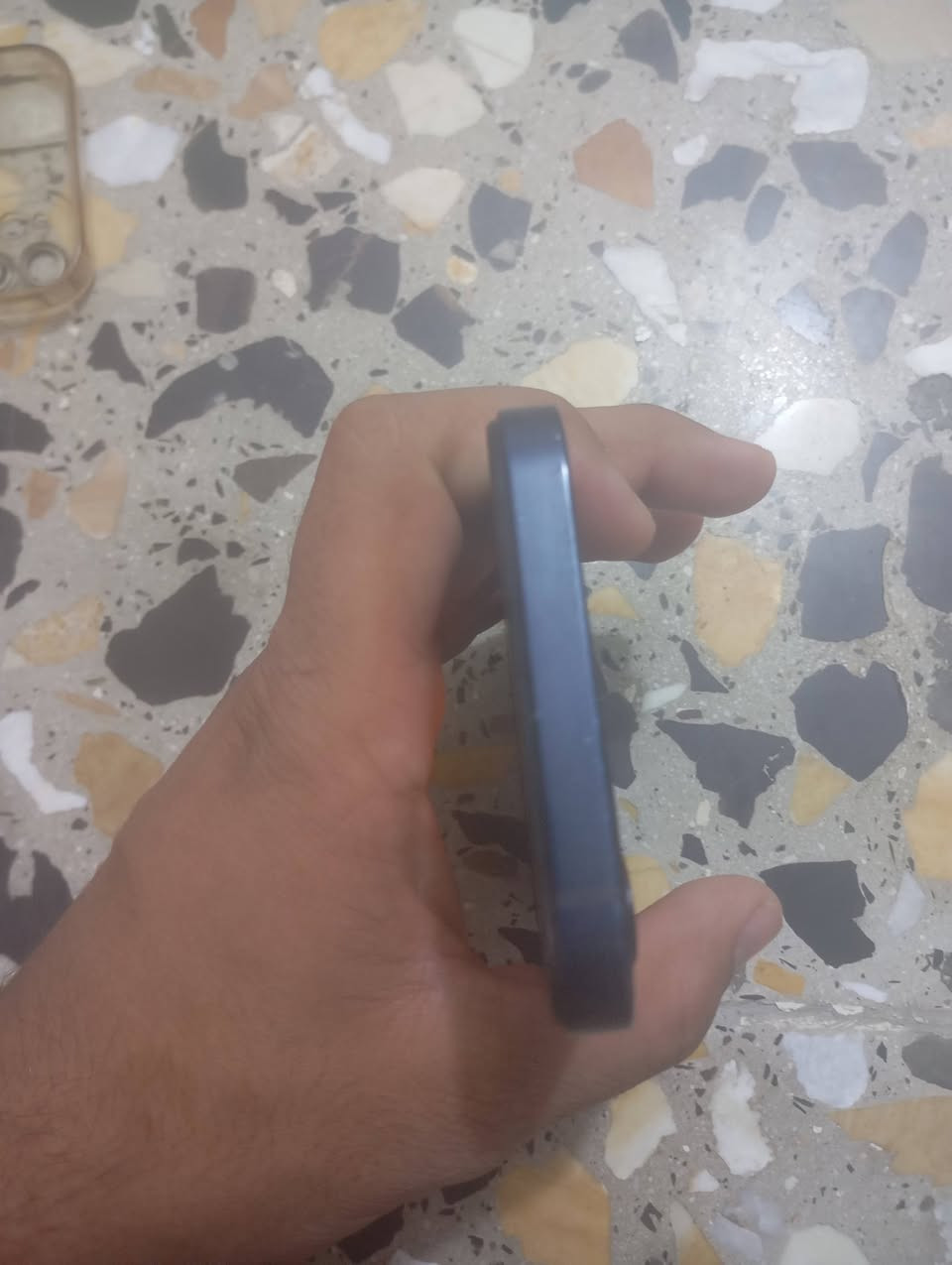 السلام عليكم ايفون 12 لبيع جهاز ابدل بي فقط شاشه اصليه جهاز كله شغال فيس أيدي شغال جهاز كامل هوه وكارتونته جهاز شرق اوسط بطاريه 77 جهاز شاصي نضيف السعر 300 وبي مجال بسيط لستفسار اتصل على *********** مكاني بغداد حي اور
