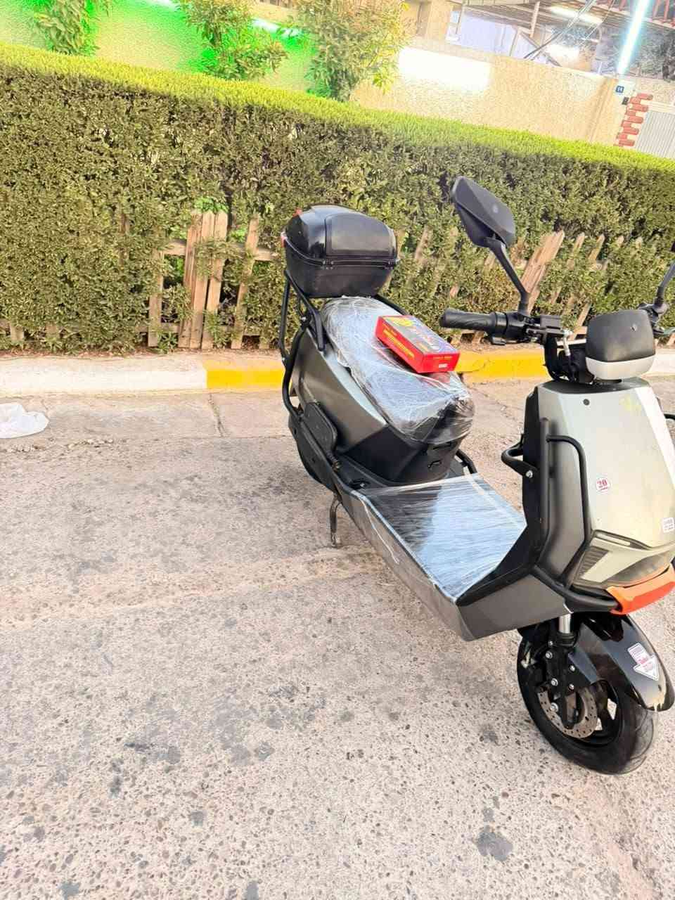 السلام عليكم دراجة شحن للبيع 
النوعيه ماتريكس 
موديل 26 الشكل الجديد 
6 بطاريات الاكبار 
ملف 1800 واط 
تشغيل عن بعد 
انذار ضد السرقه 
قفل استيرن 
نضام Rرجوع للخلف 
لايت عالي وناصي 
اشاير يمنه ويسرى 
هورن 
3 نمر سرعه حقيقي 60 
حساسات بريك امامي وخلفي 
جوزة تفصل الناريه 
سويج 2+ بصمه 2 
مكاني بغداد البلديات 
السعر 540 و بيها مجال بسيط جدا 
الاستفسار الرقم ***********
