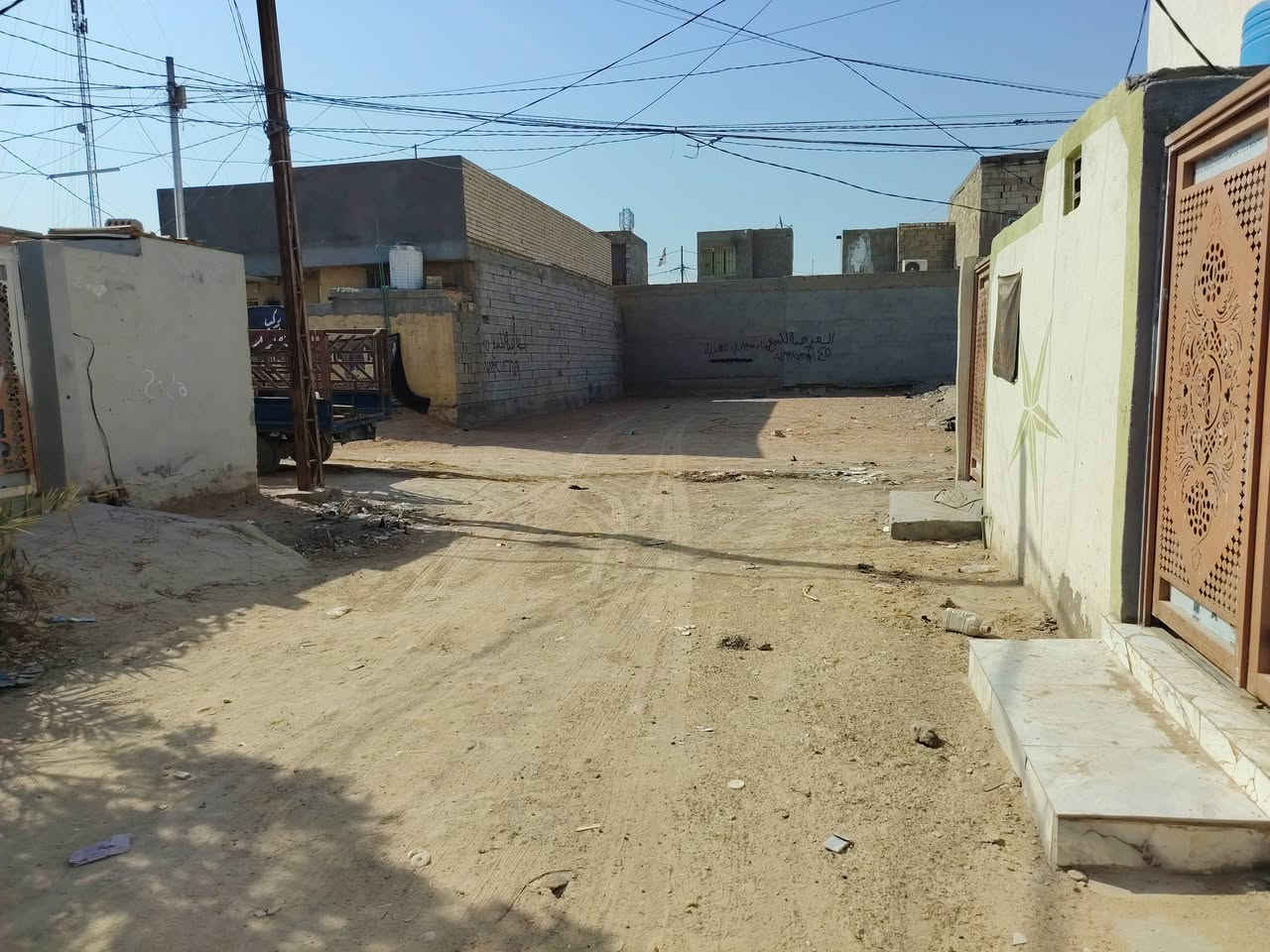 عرصه 145 متر للبيع طابو زراعي عقد 25
شارع لمطار لقديم مجاور اسواق الامير 
***********
