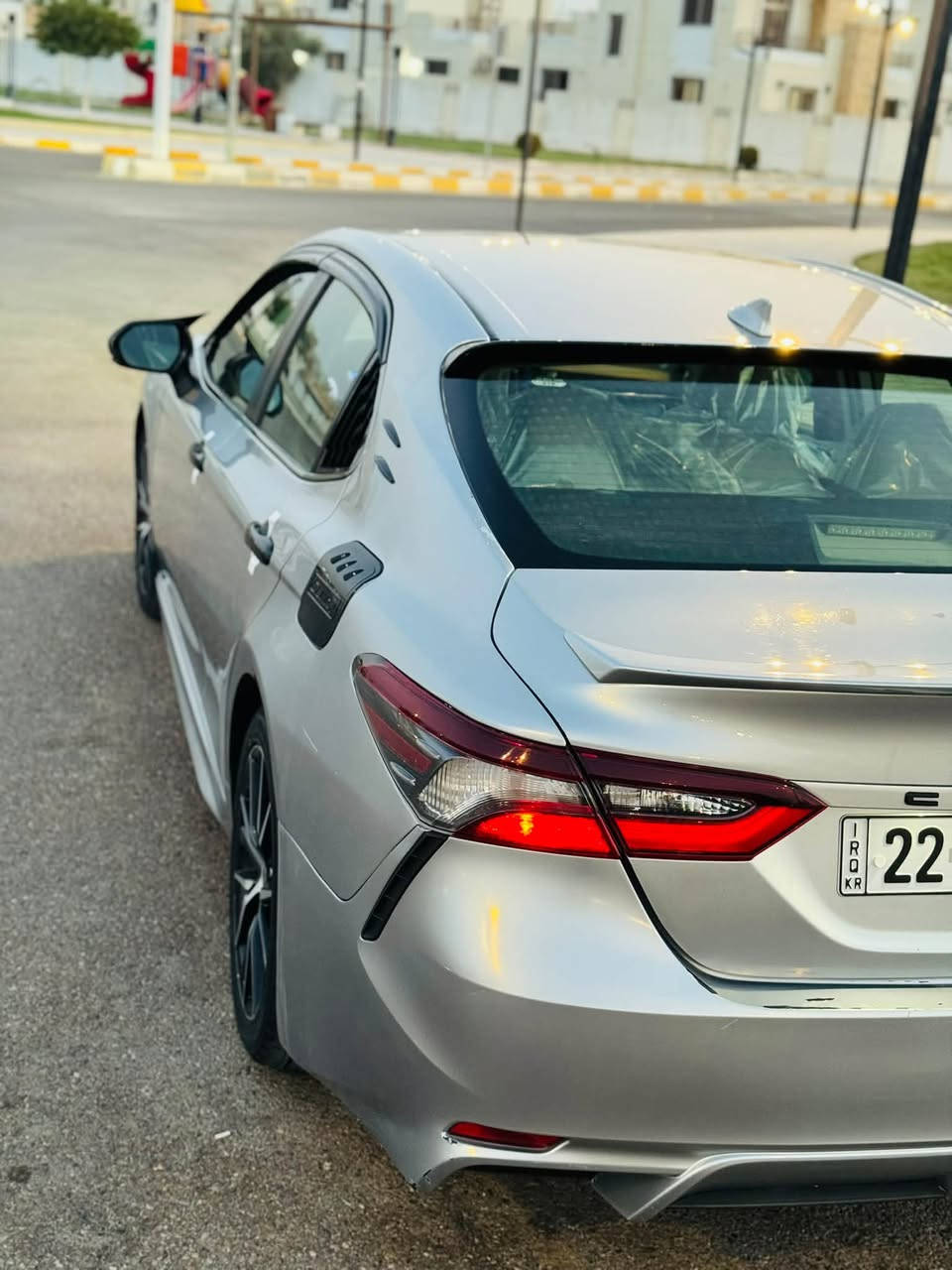 السلام عليكم

تويوتا كامري  سلفر Camry 2023 SE  
رقم اربيل تحويل مباشر سنوية 28 

بجم كبس  💯
حجر صالنصه رادارات بيلادى 
انظمة قيادة ‏‎‏Eco _  Normal _ Sport 

‏‎مواصفات ..
نقطة عمياء
شفتات ستیرن 
كشنات كهربائي 
‏‎کشنات جلد

شاشة 
كاميرا 
تحكمات ستيرن و تحديد سرعة

‏رادار امامي
رادار جانبي
 تحديد مسار

محرك 4 (سلندر)
كير ومكينة بشرط 
الضرر : ٣ قطع سونار مرفق بالمنشور 
جاملغين خلفي وقبق صندوك بلاد

سعر 179 
مكان السيارة / تكريت
‏‎ هـ***********
