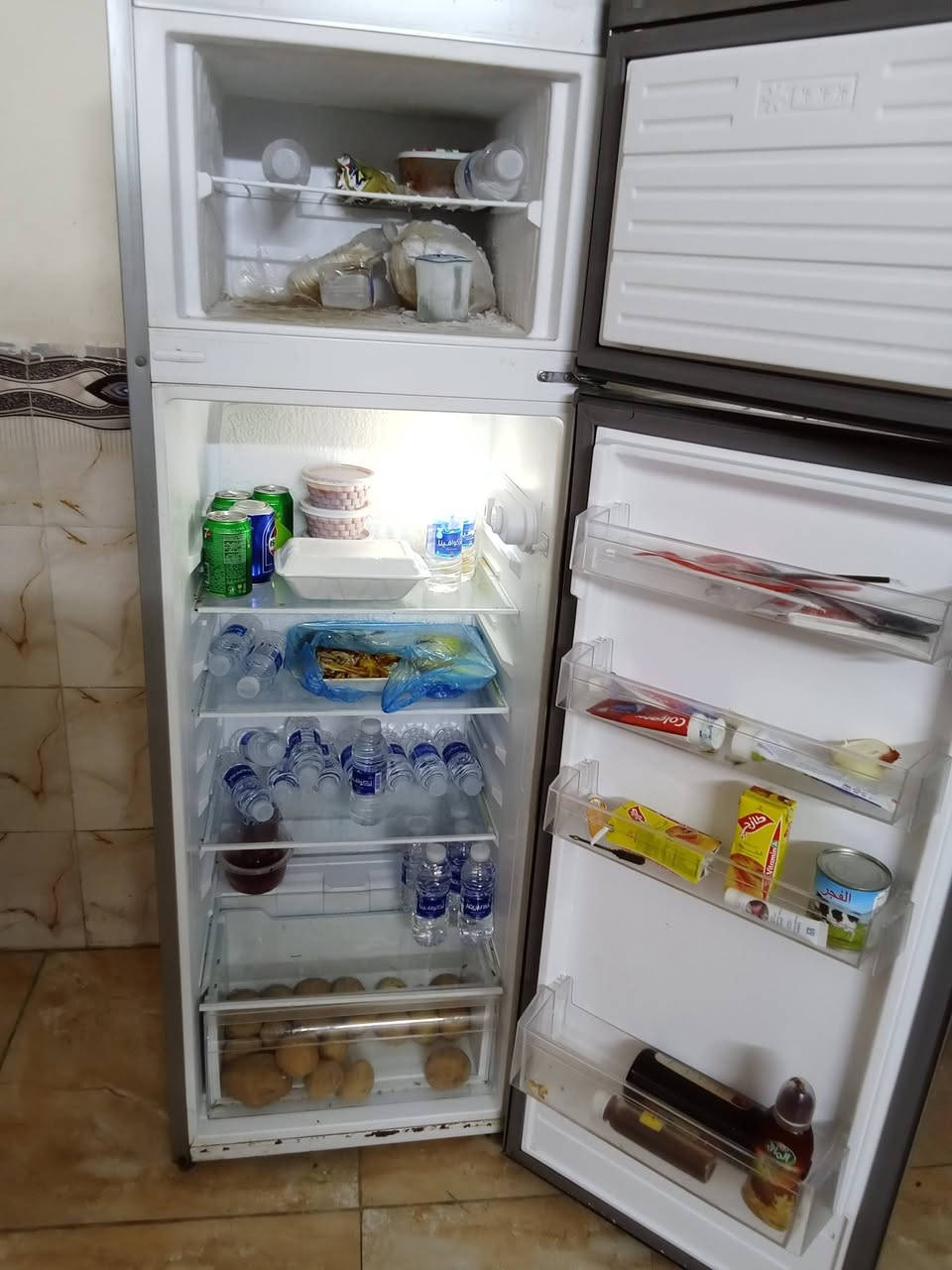 #ثلاجة #طباخ #غسالة للبيع 

1_ طباخ ( اكس بير  60×60) لون سلفر 4 عيون نارة ممتازة  نظيف جدا استعمال كم شهر ملاحظة الفرن ما مستخدمي ابدا غير بس عكد الفحص . 
2_ غسالة اوتماتك سامسونك 18 كيلو سلفر نظيفة جدا جدا واستعمال بسيط . 
3_ ثلاجة كرين 14 قدم لون سلفر ايضا نظيفة واستعمال بسيط . 

*********** واتساب او اتصال هاتفي 
اذا كنت بياع شراي لا تعب نفسك
