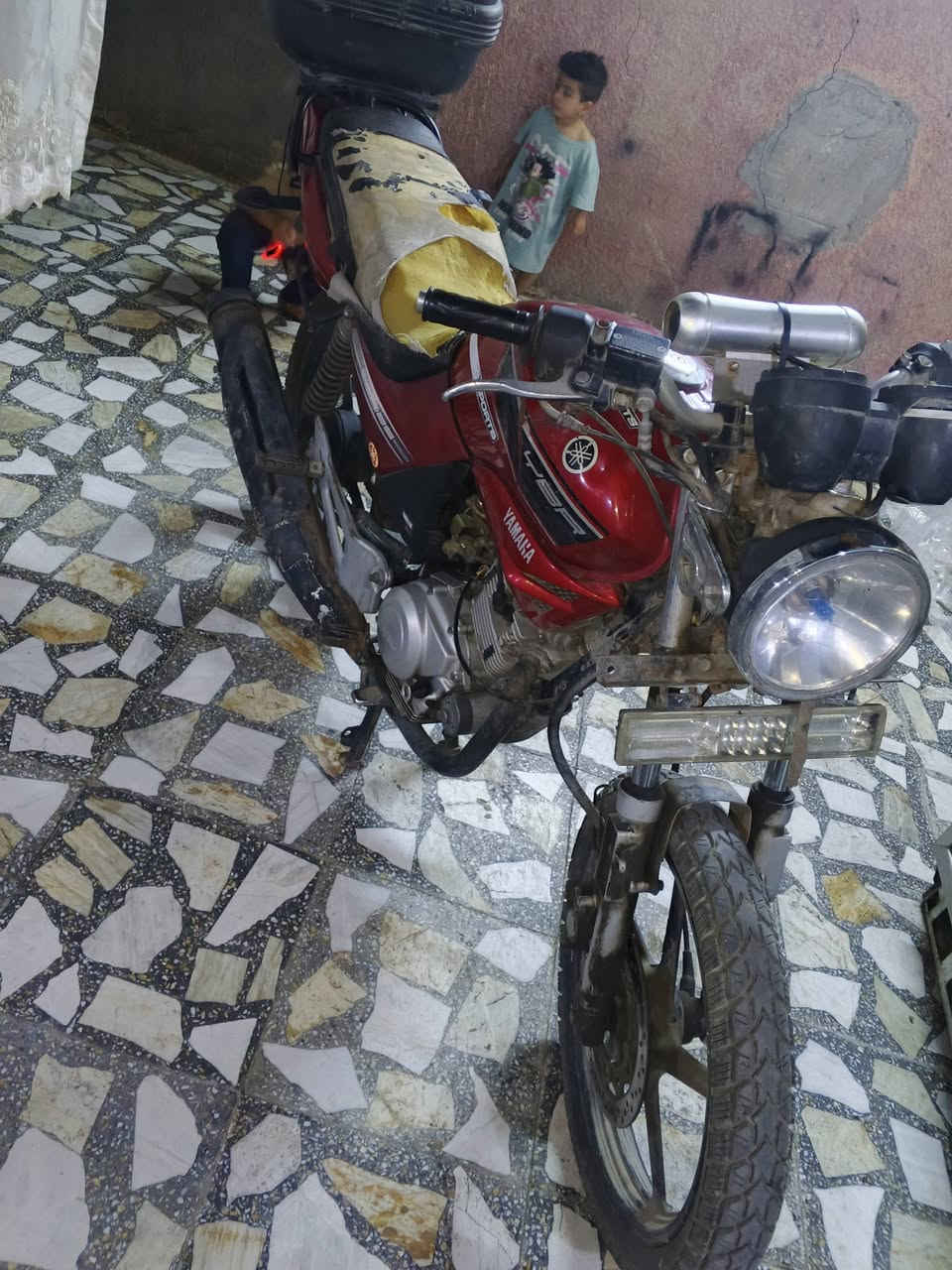 للبيع دراجه يوماهه درجه نضيفه محركهه وتيراتهه ودبلات كلهن شغالت درجه نقصهه دوشمه وا جملغ المامي ول كبريتر تعبان ريدهه بي 350وبيهه مجال متوزي عل بيعه مكاني بغداد مدينة الصدر رقم ***********
