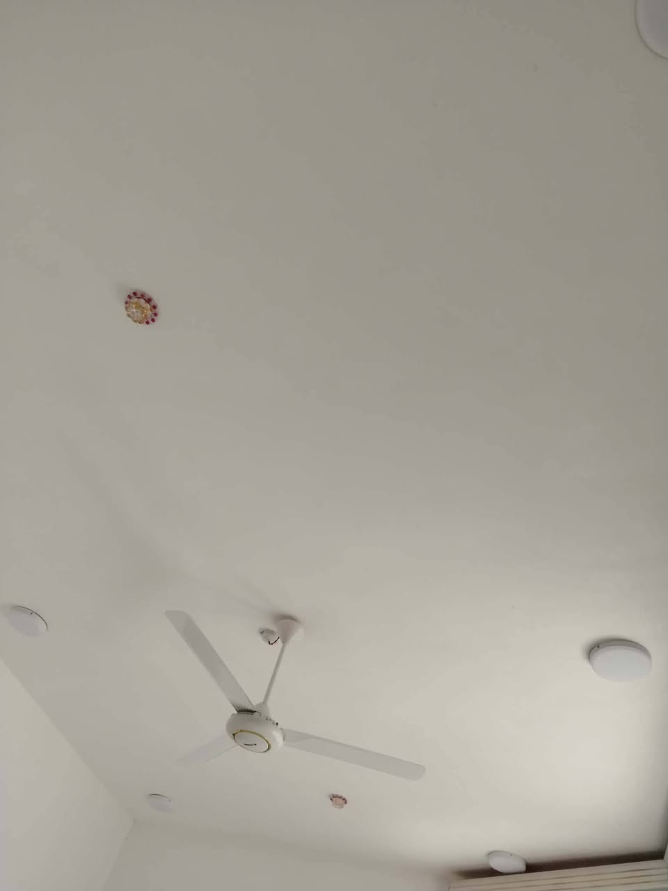 تم تنزيل السعر ٧٠ وبيه مجال
بيع مستعجل 👇جاهز ع الاخير

بيت زراعي فيه وصل طابو  بناء حديث درجه اولى في حي الصحفيين قرب السجن الاصلاحي مساحه 150م يبعد عن الشارع العام 100م فقط  # البيت ركن شارع امامي 12 م والفرعي 10م منطقه نظاميه جدا مشموله بالتطويب 

يحتوي ع غرفه واستقبال وصاله ومطبخ وصحيات داخليه وخارجيه ومنور وطارمه كبيره وحديقه مرتبه 

#البناء كونكريت مسلح درجه اولى باب خارجي سلايد #كهرباء درجه اولى 3خطوط 

#الخدمات حكوميه ماء ومجاري وكهرباء العمود بالباب #السعر 80 وبي مجال علما البناء 2024

للاستفسار الاتصال ع ***********
