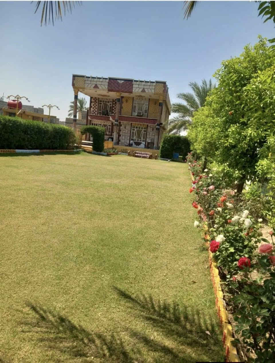 حياكم الله بيت للبيع مساحة نصف دونم يعني 1250 متر البيت يحتوي على 6غرف نوم مع استقبال مطبخ  سند 25 ببغداد الراشدية قرب البحيرة قريب الناحية للتواصل والاستفسار اتصل ***********
***********

نص مكتوب في الصور:
- ٢٠٢٥/٠٨/١٠ ٠٢:٣٣ ص
- ٢٠٢٤/٠٤/١٦
- ٠٨:٣٥ ص
- المزيد
- حذف
- تعديل
- تفضيل
- مشاركة