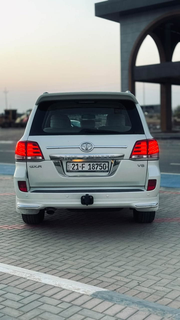 Land Cruiser GXR 2012 
.
سیارە ماشیە ١٨٥ الف کم حقیقي.
.
بدون صبغ بدون ضربە سیارە 
.
سعودی بریم .
.
سیارە گیر و محرک بشرط ما مفتوح .
.
سعرە ٣٥٥ ورقە و مجال بسیط 
.
***********
