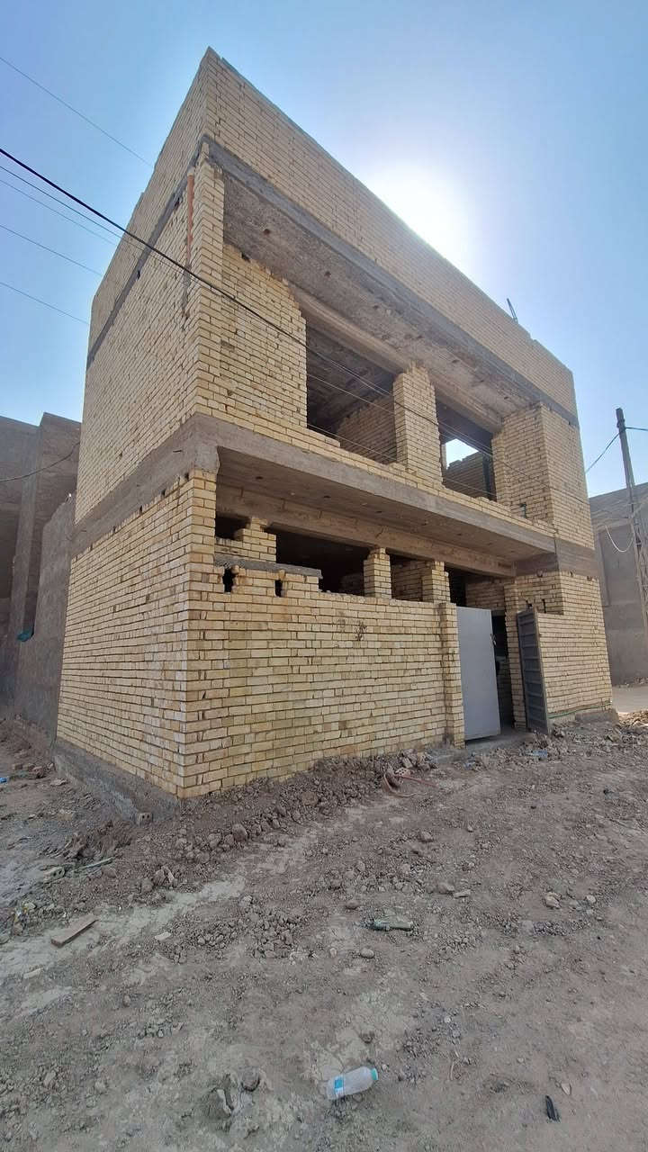 سلام عليكم بيت مساحته 50 متر 5×10 هيكل متكامل  ركن قرب المدرسه الصينيه رقم العقار ٤٧١٤ السعر 75. مليون  ***********  ***********
