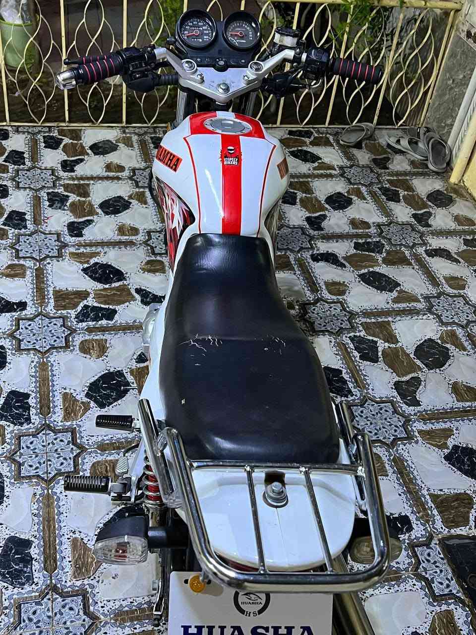 السلام عليكم دراجه هيوشه
موديل 2022
اوراق بيها 
كهرباياتها كلها شغاله 
مكينه ما ممدود عليها اسبانه 
مكان الخمسه كيلو 
السعر 900وبيها مجال  
الهاتف ***********
