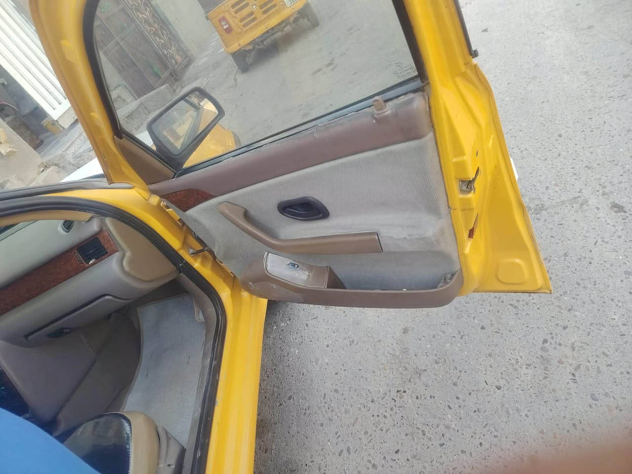 سلام عليكم مرخصت مدير الكروب المحترم
سمندموديل٢٠١٢ السياره خير من الله كير و مكينه وتبريد تتفه 
صدر جديد امامي وخلفي الساره كامله علا آخر حبايه تخم تاير جديد اوياله مصبوقه حراري تحويل مباشر السياره بسمي والله شاهد ماًمشتقله تكسي ابد مال بلبيت 
مكاني البياع الشرطه الخامسه ***********
السعر ٣٩ وبيهه مجال وأسف علااطاله تحياتي
