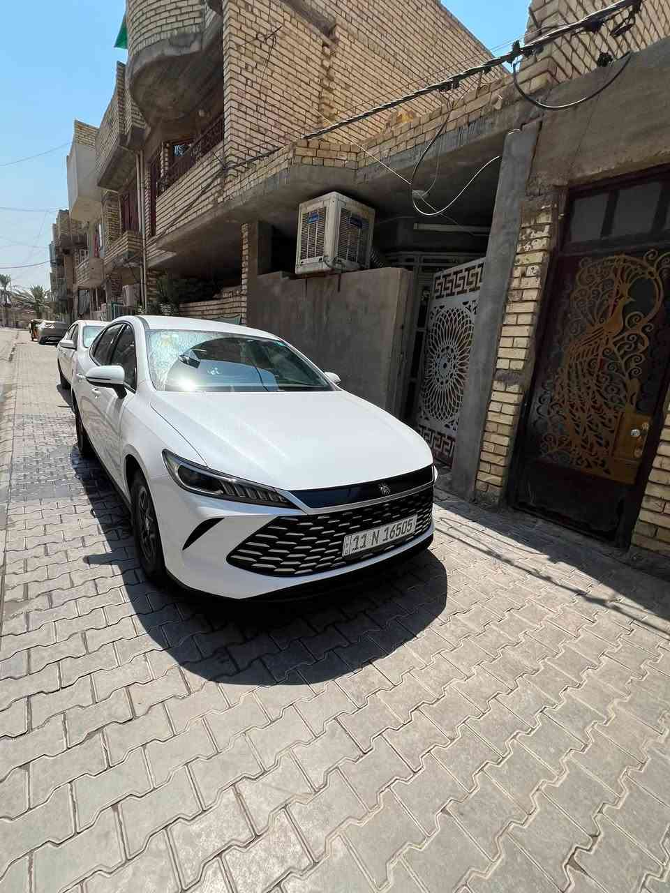 السلام عليكم 
كن بلاس موديل 2025   داخل ابيض. 
كامله ملحقات
بصمه وكارت
ماشيه 3 الف كهرباء 4 الف بانزين 
السياره زيرو بحالة الوكاله. غسل مامغسوله 

السعر / 19 مليون 600 وبيها مجال كلش قليل 
مكاني بغداد.  الشعله
***********
السياره كفاله عامه بحالة الوكاله 
بيه ملاحضه جدا بسيطه  خدش بل الدعاميه  موضحه بل الصور
