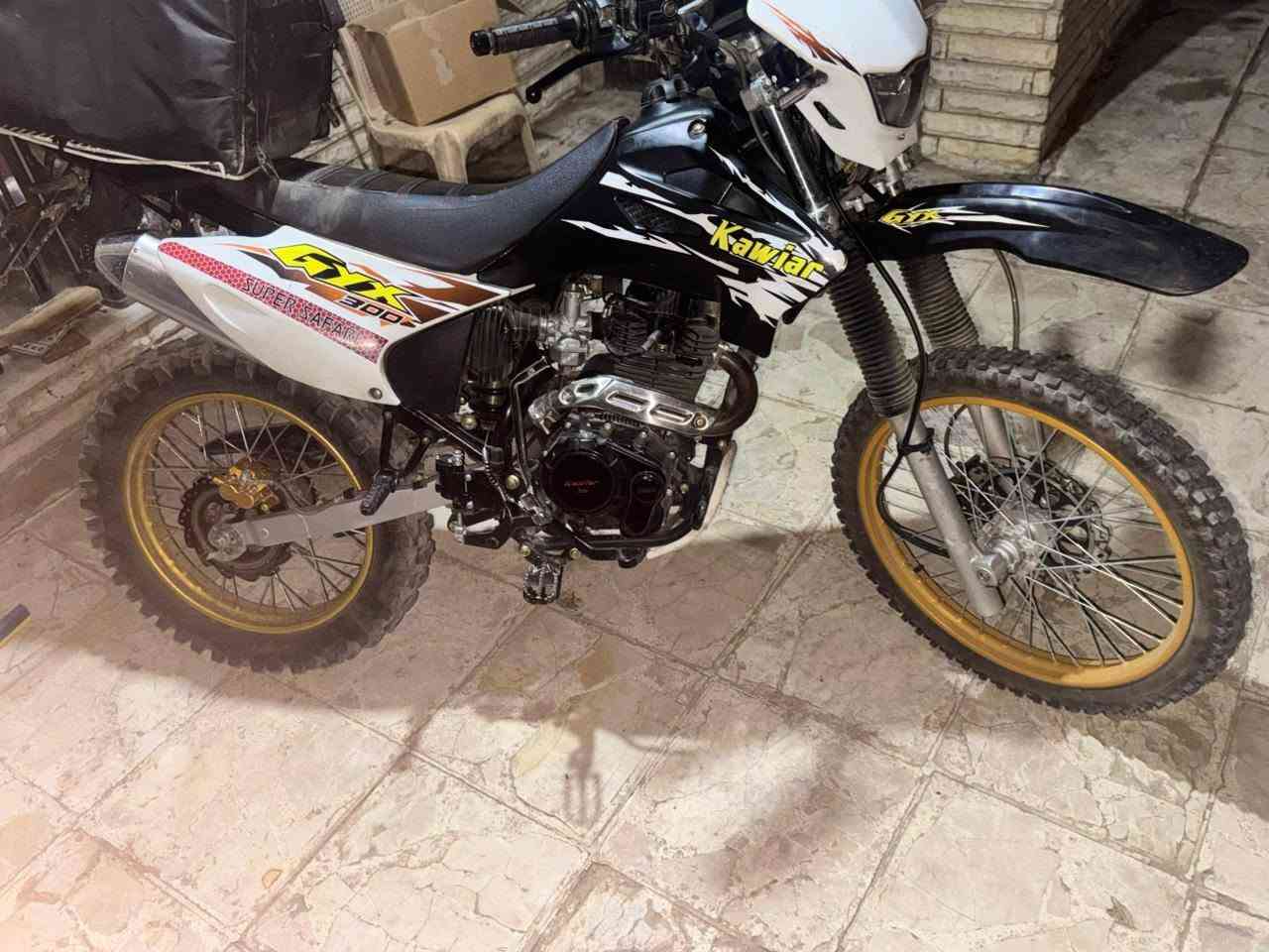 سلام عليكم قفاز كاوير 300ccدراجه ما مشيه هواي نضيفه اكفله من كلشي شلع ومعدل فولل نضيفه من تجي حته متكلب سعره مليون وتلثميه وبيه مجال قليل مكاني بغداد لكراده  ممتواجد خاص رقمي***********
