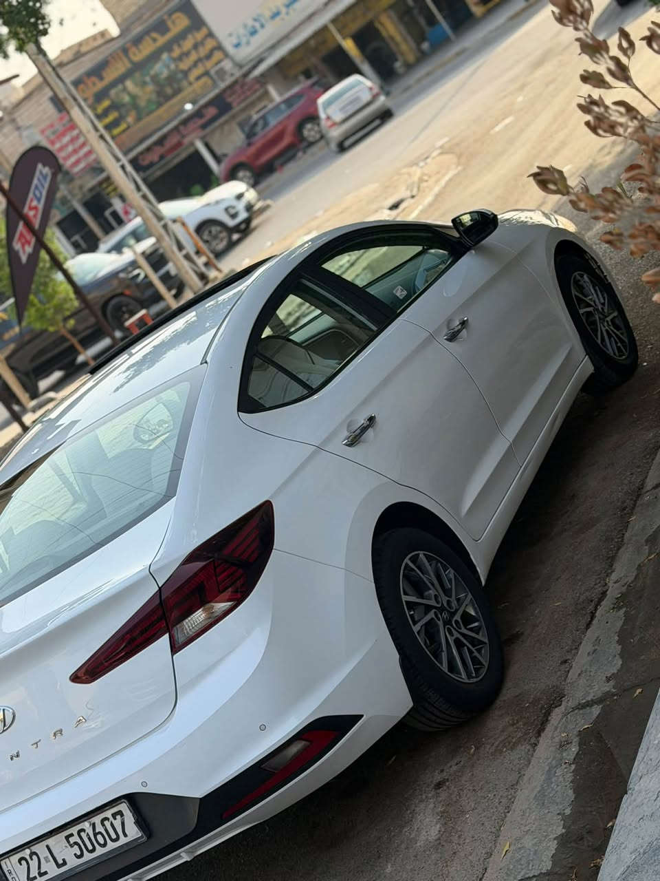 السلام عليكم النترا موديل 20 فول ماعدا البصمه رقم اربيل هزة وسنويه جديد  بيه فقط مبدل بنيد اصلي شركه السعر 148  وبيه مجال قليل مكاني بغداد حي العامل ***********
