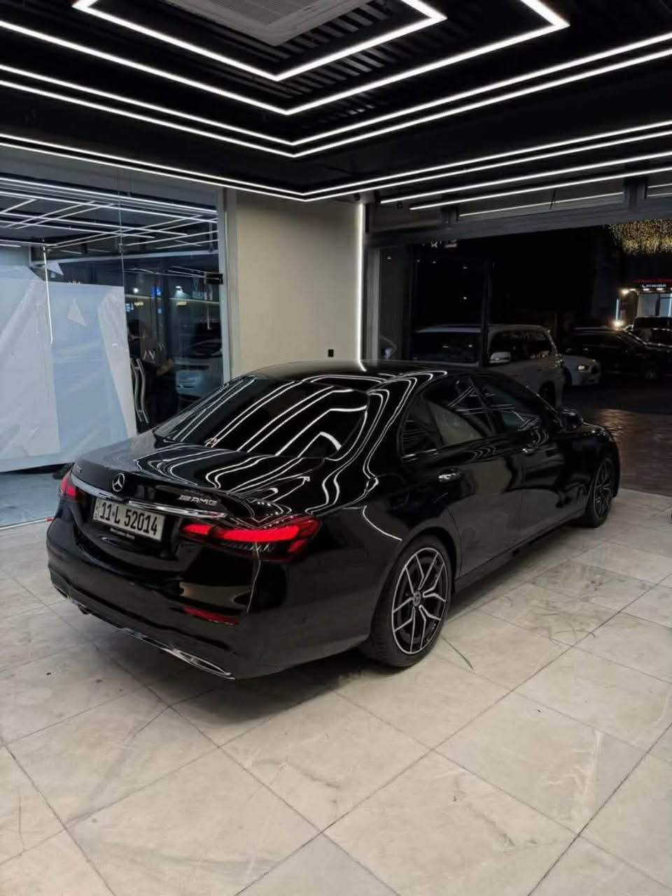 مرسيدس E350 2021
ماشيه 60 الف
سياره فول مواصفات
بانوراما 
داخل قرميدي
وارد امريكي فقط جاملغ خلفي والجنطه بدون دواخل
سياره جديده جداً 
السعر 330$
***********
