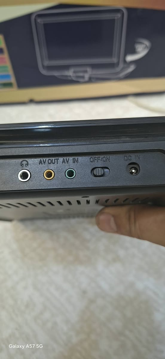 شاشه DVD وHD وارضي وغير متسخدم
السعر ٤٥ الف مع التوصيل ***********
