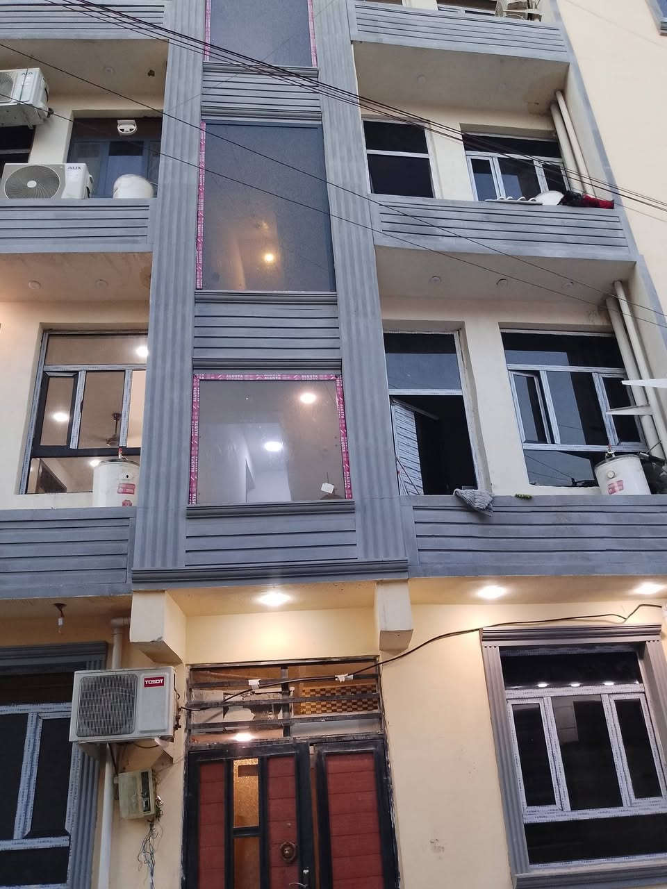 شقة للإيجار 🏠

📍 الغدير، قرب مدرسة السعد
🛏️ غرفتين + صالة
🛗 متوفر مصعد
⚡ كهرباء خصخصة

📞 اتصال وواتساب: ***********
