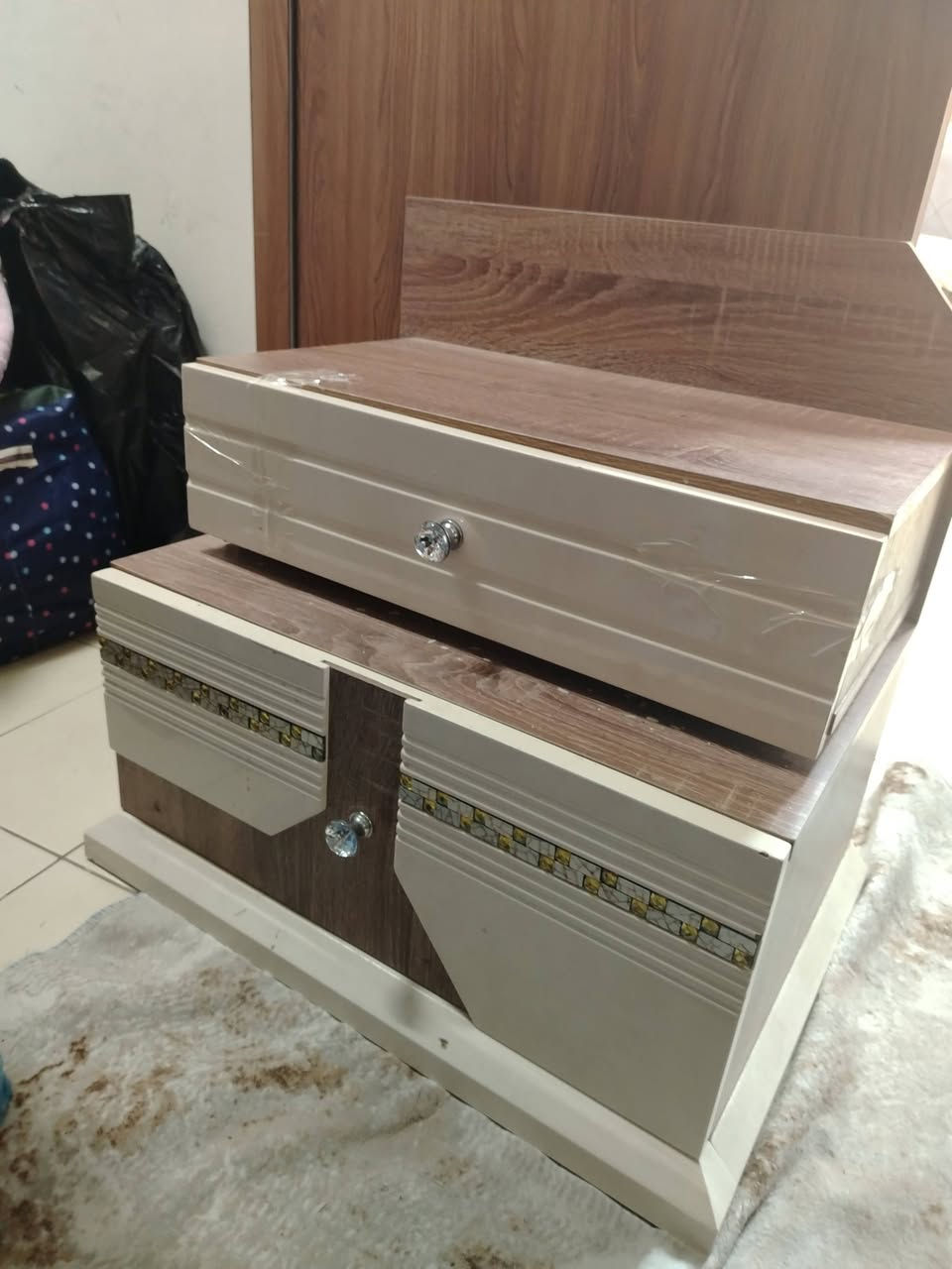 غرفه نوم تركيه بيها جرخ باب مكسور سعرها 200 وبيها مجال 6 قطع***********

