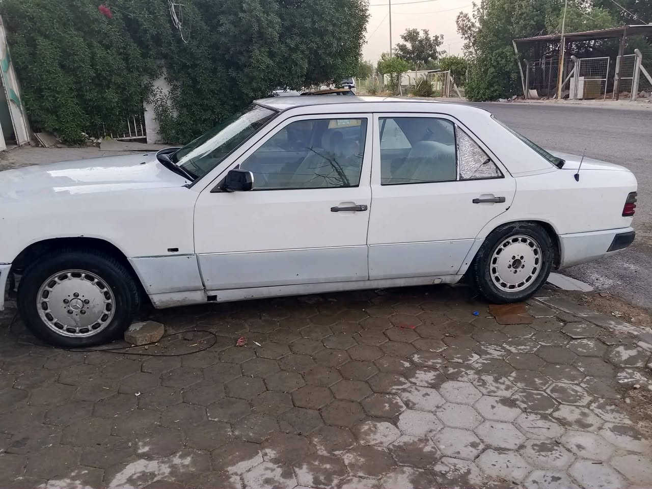 سلام عليكم
مراسدس دب 

نضيفه 

محوره ياباني في في تي 2500

كير ما بي شي 

ومكينه  كايمه كايمه كايمه 

قواعد بلاديه لا خياس ولا تعمير 

حداديه جديده قبل شهرين مسويها من الدعاميه للدعاميه 

كاردن مصفي بل تورنه 

تخم تاير 

غرفه نضيفه 

مكان نجف 

سعر 40 وبيها مجال 

***********
