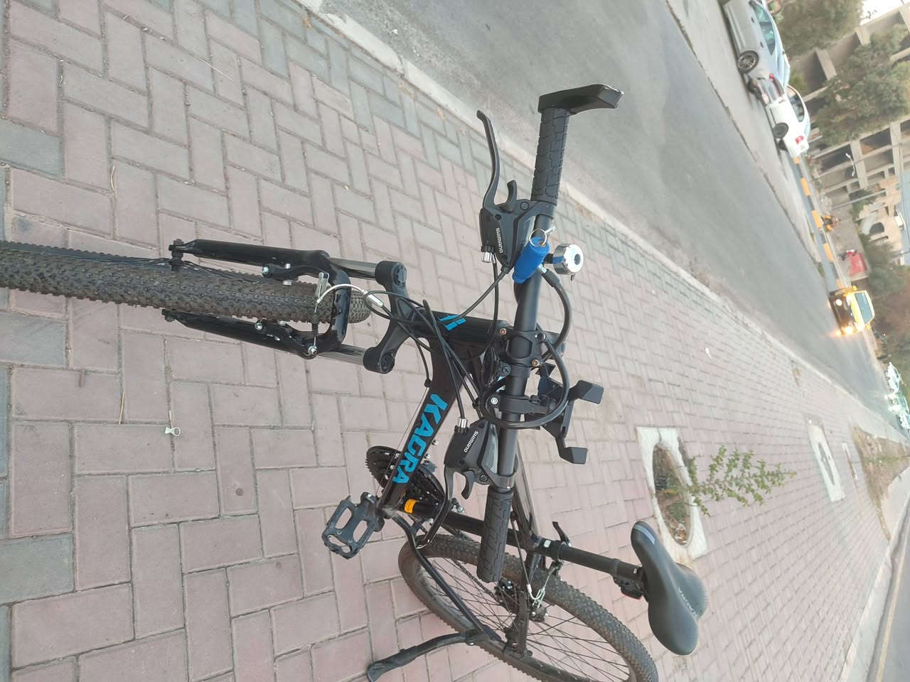 بايسكل KARRA سبورت جبلي
نظيف جدا، صارلي شهرين من أخذته فقط.

إطار ألمنيوم 6061 خفيف.

دبل أمامي مريح.

بريكات قوية جدًا.

كير أمامي شيمانو 3 سرعات، والخلفي 7 سرعات الخلفي مو شيمانو لأنه انكسر أثناء الشحن وتم تبديله.

وقافية (ستاند) ثابتة وقوية. وكلش حلو

العيب الوحيد شخط بسيط بهيكل البايسكل و المقعد

هدية ستاند موبایل + قفل.

السعر : 270 ألف دينار وقابل للتفاوض بالمعقول.

للتواصل واتساب أو اتصال : ***********

رجاء، شراي تواصل موشراي لا تعبني
