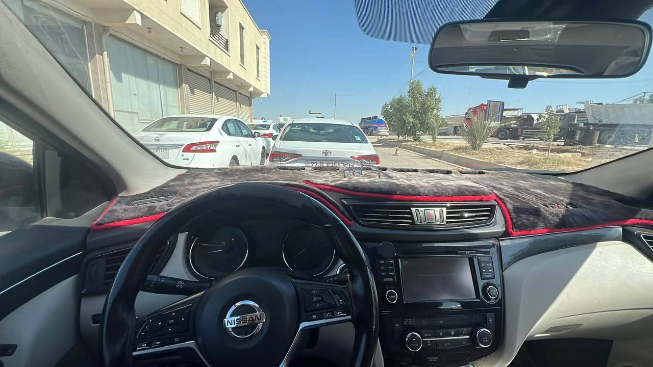 نيسان روج 2017 سبورت sl اعلى فئة بروج تجي فول مواصفات جاهزه من صدر وباتري وكلشي سنتين ربع متحط عليه 
 ويل 19 إنچ
مقاعد جلد اصلي 
هيترات مقاعد
هيتر استيرن
نظام ايكو اقتصادي
 أربع كاميرات 360 درجة
 تشغيل عن بعد
 كرسي السائق كهرباء
 شاشة وسطية كبيرة
 نظام ملاحة
 بلوتوث + USB
 تحكم فول 
من الستيرن
 مثبت سرعة (Cruise Control)
 نظام مانع الانزلاق
 نظام الثبات الإلكتروني
 حساسات أمامية وخلفية
 رادار تنبيه النقطة العمياء
 رادار خروج عن المسار
 رادار أمامي مانع تصادم
 أوتو هولد
 فرامل يد كهرباء
 مكيف أوتوماتيك ثنائي
 مرايا كهرباء قابلة للطي
 إنارة LED أمامية وخلفية
 دخول ذكي بدون مفتاح
 صندوق واسع + مقاعد خلفية قابلة للطي
*********** واتساب
السعر150 
سياره كلين بدون حادث
