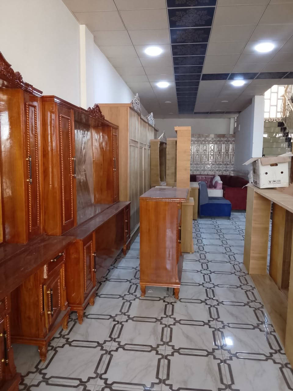 معرض ومعمل بيت القلعه الفرع الاول لعمل التخم والدواوين وغرف النوم والكاونترات الالمنيوم وبأسعار مناسبه الموقع هيت شارع الچري قرب جامع عبدلله ابن مبارك للاستفسار الاتصال على الارقام التاليه ***********
