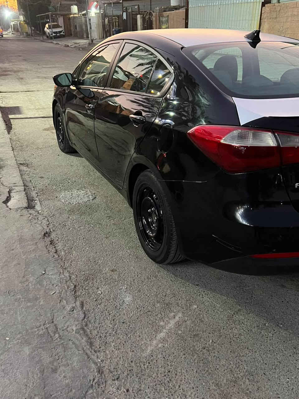 سلام عليكم كيا فورتي موديل 15 سياره نص فول تحكمات ستيرن شاشه جبيره ربط كار بلي محرك 1800 دوش كير ايتي تخم تاير جديد صدر حلو نضيف
رقم بغداد انكليزي سعر (90) وبيه مجال 
*********** مكاني بغداد الشعب

نص مكتوب في الصور:
- كار تشيك الكشف عن الصبغ السمكرة البارد التبديل الخدوش المحرك الكير المنظومات الكهربائية العنوان الفرع الأول : بغداد - البياع - تقاطع درويش - مقابل المجمع السكني الفرع الثاني : بغداد طالبيّة - حي جميلة - شارع خير الله - مجاور مسجد ائمة البقيع *********** *********** تاريخ الفحص 07-08-2026 الوقت 7:03:08 PM اسم صاحب السيارة علي قيس رقم السيارة D33383 11 النوع والموديل كيا فورتي/اسود 2015 ملاحظة : الفحص نافذ لمدة 3 ايام من تاريخ الفحص الجانب الايمن بارد جاملغ خلفي-بارد باب خلفي-بارد باب امامي-بارد ومفتوح جاملغ امامي-صبغ دوسة-رصعات خدوش وتكحيل في الجانب المصد الخلفي قبق الجنطة غير مفحوص-ضرر وتصليح داخل قبق الجنطة صبغ ومفتوحة دعامية الجانب الايسر قص وتبديل جاملغ خلفي-صبغ تكمة صبغ ومفتوح باب خلفي-طخة باب امامي-بارد ومفتوح جاملغ امامي-صبغ دوسة صبغ وقص تكمة داخلية-رصعات خدوش وتكحيل في الجانب الجزء العلوي قمارة غير مفحوص المصد الامامي صبغ ومفتوحة دعامية-بنيد غير مفحوص تقرير الفحص الفني للعجلة المرقمة : D33383 11 النوع والموديل كيا فورتي/اسود2015 بتاريخ 07-08-2026