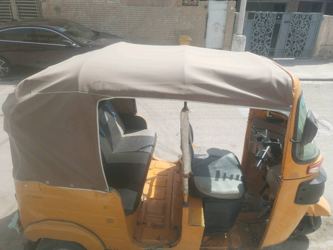 الرقم: 11Q بغداد مشروع وطني - تحويل مباشر
المحرك شغال، الجادر جديد، التخم نظيف
ملاحظة: بيه شوية زنجار بالارضية مثل ما واضح بالصور، يحتاج شوية تصليح
السعر: 7 مليون وبيه مجال بسيط للشراي
المكان: بغداد - [بغداد جديده]
الشراي يتصل: [***********]