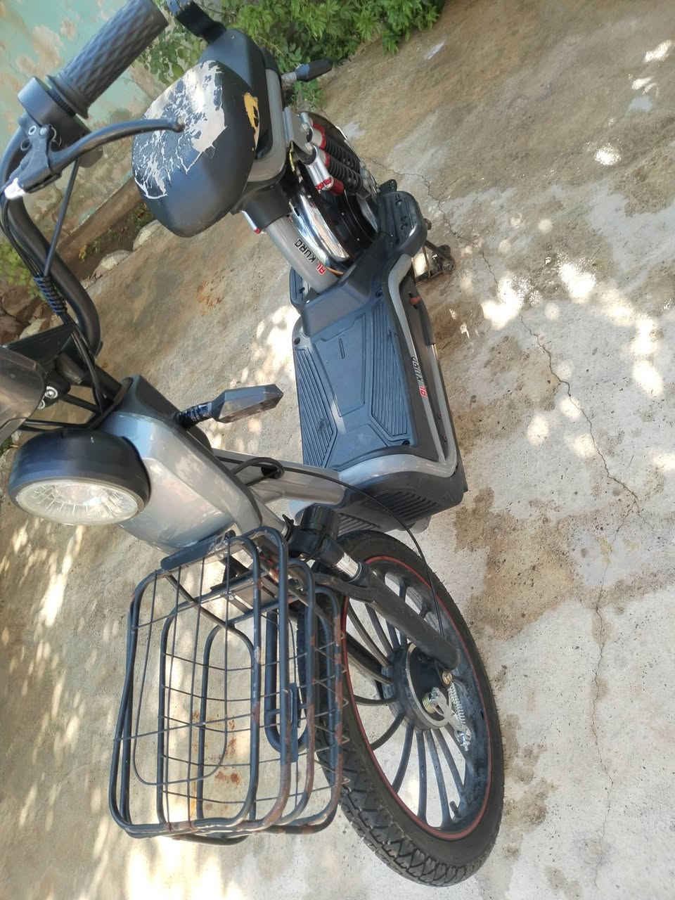 سلام عليكم عندي بيسكل شحن لبيع بسعر 250   و بيها مجال  كهربييات كلها شغلات وهادا رقمي ***********
