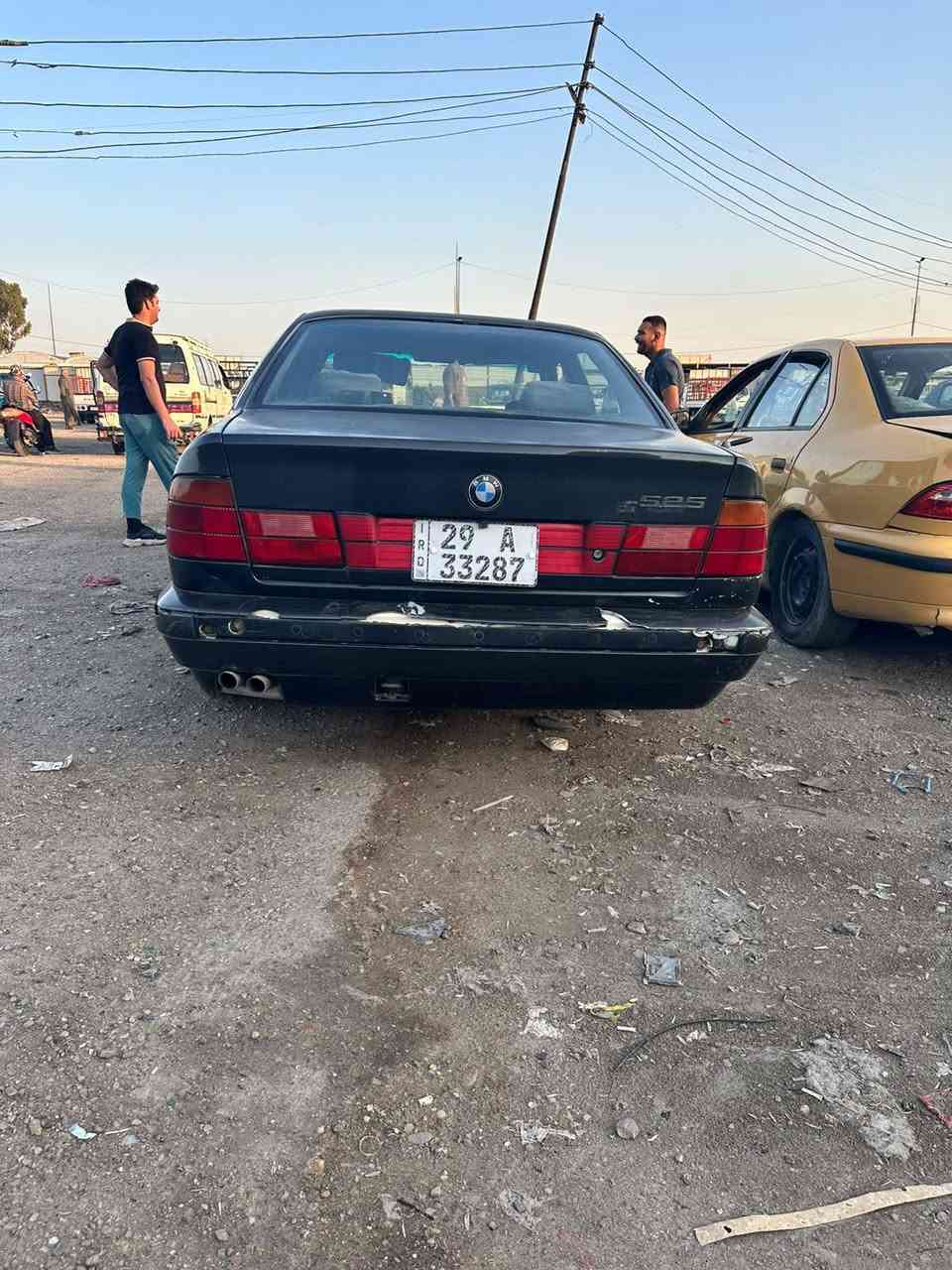 السلام عليكم
سيارةBMW للبيع
موديل ٩١ حجم ٥٢٥
رقم واسط دولي. 
محرك وكير مكفولات السيارة مابية ضربة 
يرادلة فقط صدر. عنوان السيارة بغداد السعر 38 وبية مجال رقم ***********
