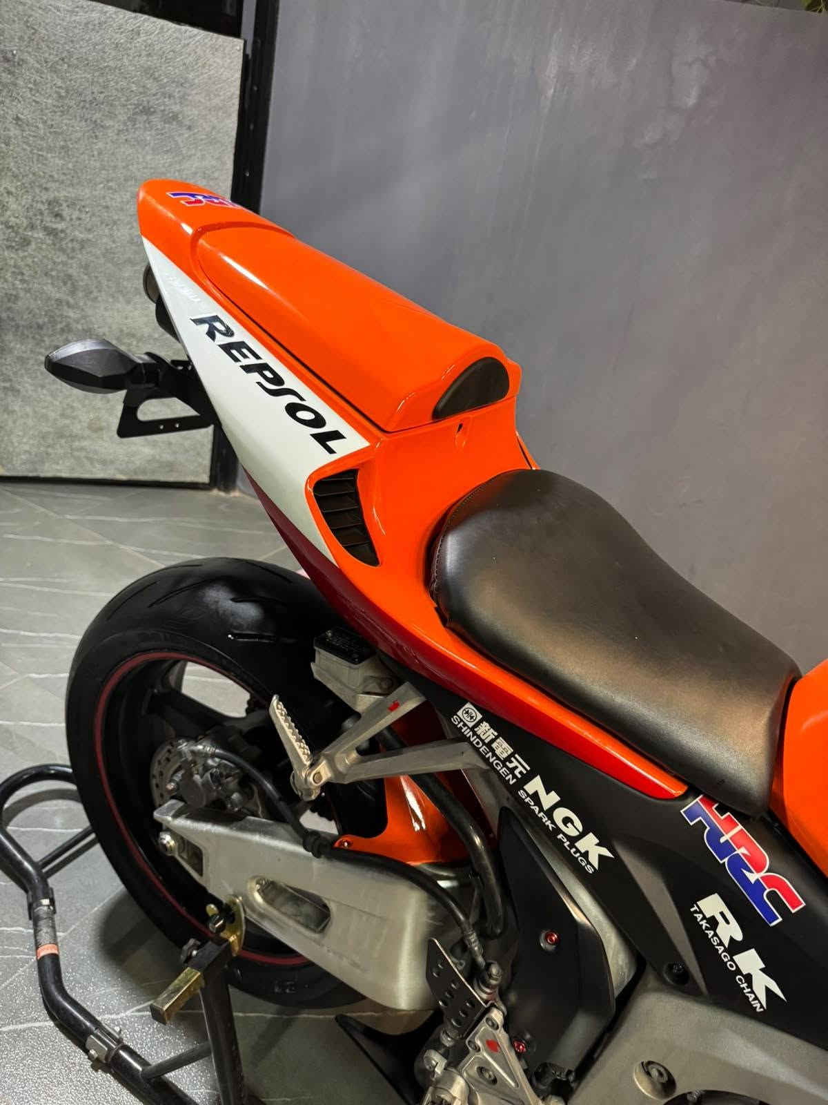 سلام و عليكم
للبيع -Cbr 600 Rr✅
موديل 2006
كفاله عامه 
ماشيه 65 الف
عليهه ادامه كامله والنضافه شوفه عينك ميحتاج اسولف بيهه 
كلشي بيهه ع بلاد 
مكان الدراجه سليمانيه 
سعرهه 34 وبيهه مجال للطيبين❤️
(***********)

