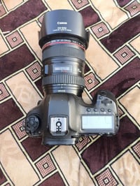 للببع كانون فايف مارك ثري  عدسه18-105 كامره غنيه عن تعريف فول فريم  لل...