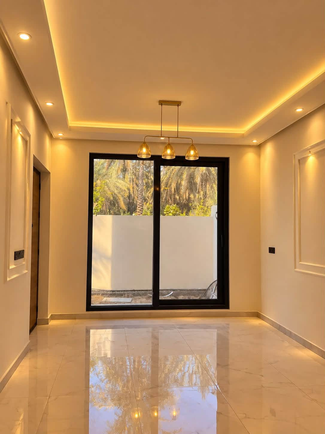 🏡 دار مودرن للبيع – الدورة / البوعيثة ✨
فرصة مميزة لامتلاك دار بناء حديث ومودرن بتصميم أوروبي راقٍ، بمساحة 150 متر وواجهة 7.5 متر × 20 متر.

🔹 تفاصيل الدار:
• طابقين بتصميم عصري ومدروس
• الطابق الأرضي: صالة + هول + مطبخ داخلي + منور
• مطبخ خارجي
• صحيات داخلية وخارجية
• الطابق الثاني يحتوي على 3 غرف نوم
• بناء درجة أولى وتشطيبات راقية
• تصميم واجهة أوروبي مودرن

📍 الموقع: الدورة – البوعيثة – مجمع شواطئ دجلة
📌 قريب جداً من سيطرة البوعيثة وفي موقع مميز ضمن المربع الذهبي.

📑 السند: طابو زراعي سند 25، مكاتبة وتنازل وإقرار محكمة من صاحب السند مباشرة.

💧⚡ الخدمات متكاملة: ماء، كهرباء، تبليط.

💰 السعر جداً مناسب ومراعي للجادين بالشراء.

📞 اللي يرغب بالمعاينة ومعرفة السعر، يتواصل ويانا على:
***********
***********

أو مراسلة الصفحة مباشرة 📩
