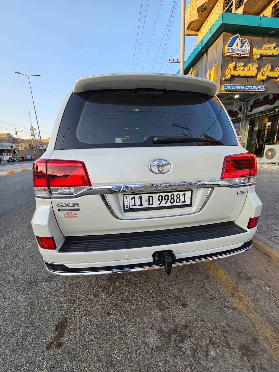 تويوتا لاندكروز بريم GX.R 2019
السيارة جاهزة من كلشي كفالة عامة 

ماشية 44,605 كم حقيقي 

المواصفات:
🔸كشنات جلد 
🔸كشنات كهرباء السائق وراكب 
🔸ثلاجة وسطية
🔸شاشة وسطية
🔸مقاعد7 راكب
🔸جنطة شفط
🔸3 قطع تبريد
🔸حساسات امامية وخلفية
🔸ايرباكات عدد 8
🔸فتحة سقف
🔸طفاية حريق داخلية 
🔸مكينة 6 سلندر تنفس طبيعي
🔸داخل لون بيجي فاتح 
🔸رقم مميز 
🔸عتب ابواب ليزرية
والخ… مواصفات البريم 

السيارة بعدها جديدة وكلشي بيها كفاله كير مكينة ممشى مالتها حقيقي شرط الفحص حدادية امامي خلفي كلشي بوضع الشركة تخم تاير جديد رقم بغداد ومميز♥️

للاستفسار سعر خاص او *********** Singapore
