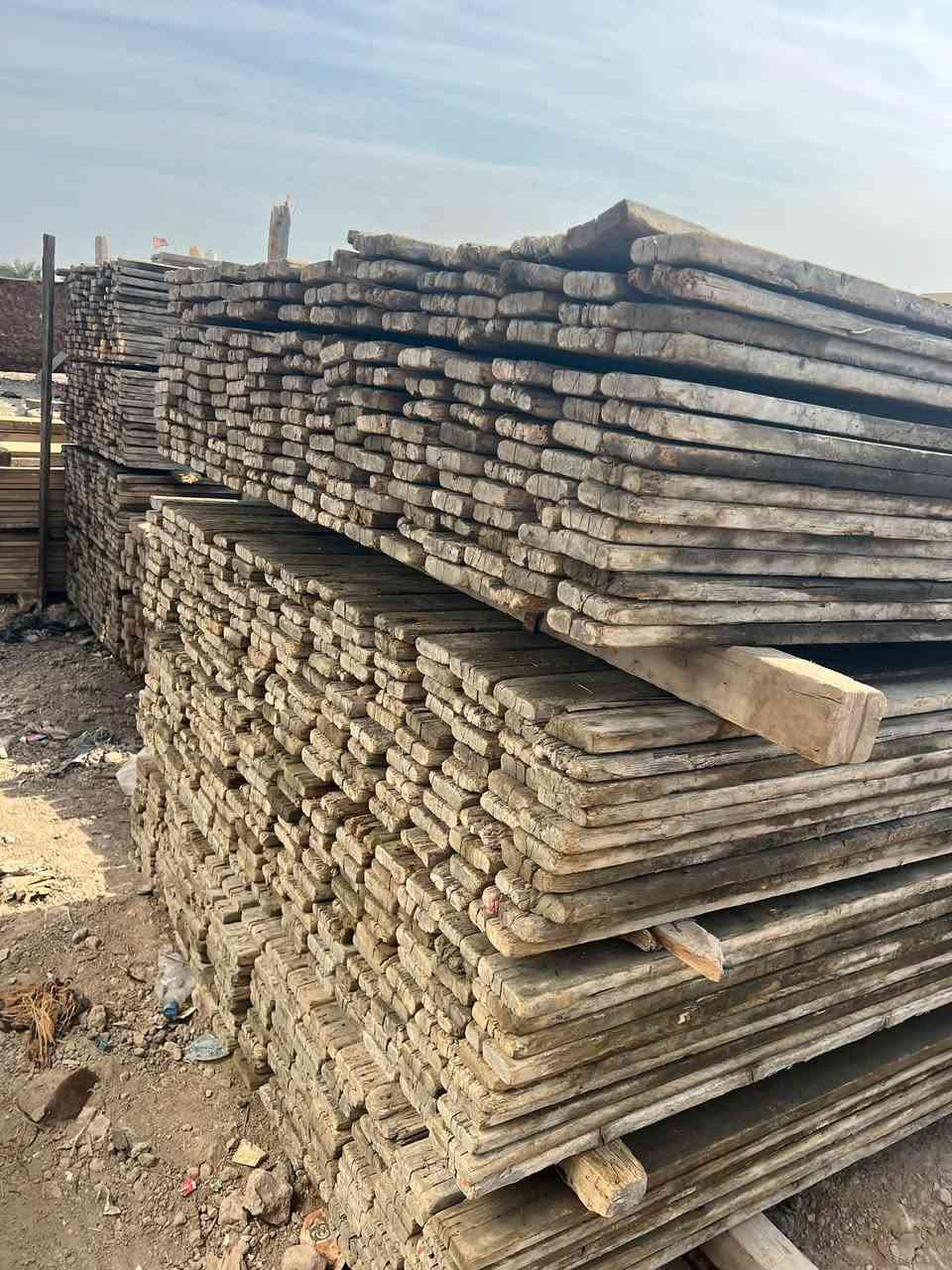 السلام عليكم  خشب للبيع طوال فقط لوح ابو 4 متر ولوح ابو 3 متر وسير 3متر فقط مكاني حله ابيع ع مكعب شلع الاستفسار ***********

