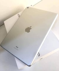 آيباد الجيل التاسع • ٦٤ جيجا • نظيف