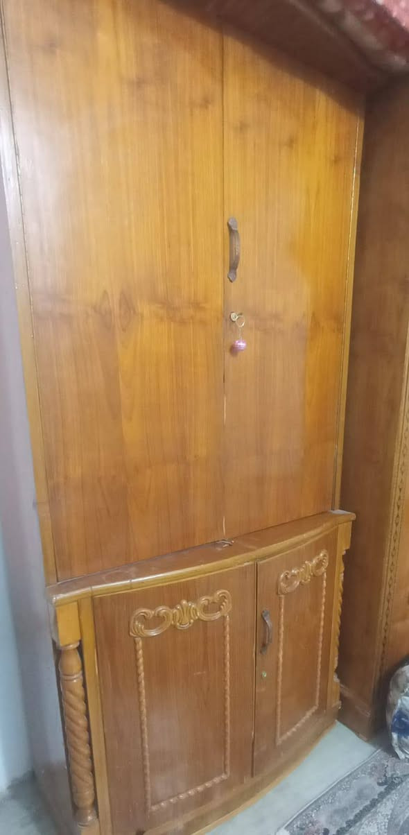 كنتور بابين تزگام درجة أولى إستعمال قليل 
ميز مراية للبيع

