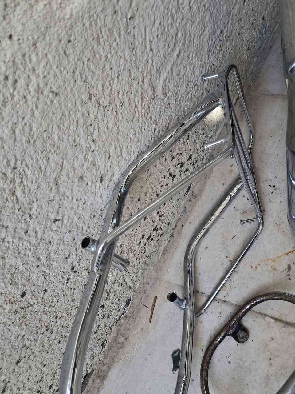 صالصنات ثنين كاتم ليفدنه يجي خاص الوحده على ١٠ 
سوبايه نامه اصليه ب ١٠ 
سوبايه مال بوليس ب ٥ 
***********
