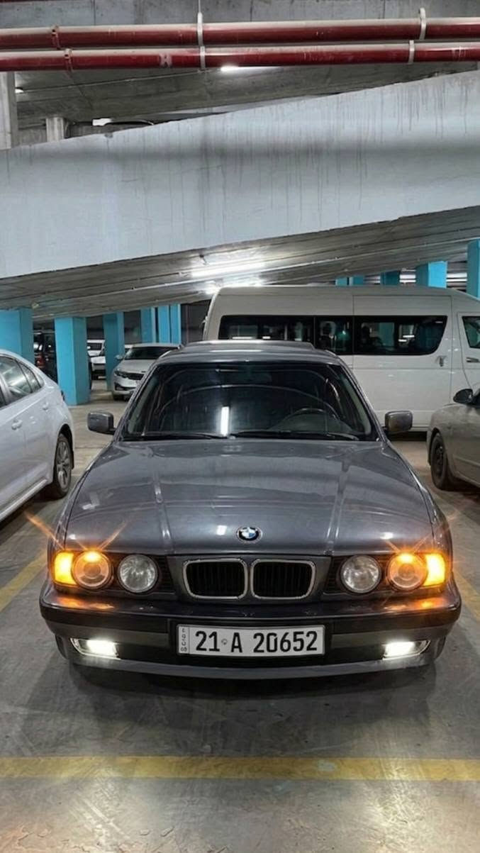 السلام عليكم
BMW E34 M50 1990

السياره وارد يابان كير اوتماتيك اصل مسكر عدل عليه مكينه تك فانوس جديده وكير جديد بجم عريض صبغ عام جمالية مكفوله من الضربه رقم دولي سليمانية تريد وكاله تريد تحويل راديتر جديده منضومة البانزين كله جديده من الفيت بم لصوندات للنوزلات تخم مجاول واصابع جدد اصليات وتخم بلك اصلي تبريد شغال ستوني شاحنه غاز جان بي ليك وسويته  تبريده بارد بس الكمبريسر بي ضعف حته اكون صادق وياك حدادية 80/100 غرفته نضيفه بس بطانت باب السائق تعبانه يرادله تبديل 4جامات كهربائية فتحة سقف شغاله سستم صوت جديد منضومة زنون كامله عالي ناصي وبلاجكتور وسكنات واشاير دبلات صندوك وبنيد جدد تخم تاير مال باله نضاف  اني ما ابيع واشتري السياره جهزته الي على اخر حبايه سبب البيع فتحت محل وعوزت فلوس السياره الله شاهد عليه عبرت ال70ورقه عليه رايده قفل قفل ب55 غير هاذه السعر ابد لاتعلق ولا تخابر ولا تعب روحك هاذه رقمي *********** مكاني النجف الاشرف حي الانصار
