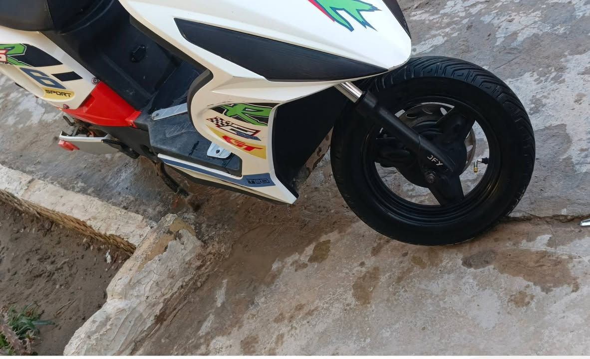 دراجة للبيع
دراجة شحن للبيع 
🔋 5 بطاريات
🔐 نظام مانع سرقة
🔌 شاحن أصلي
🛞 تخم تاير جديد
⚡ السرعة 75 كم
💰 السعر: 400 ألف، قابل للتفاوض
📞 للتواصل: ***********

