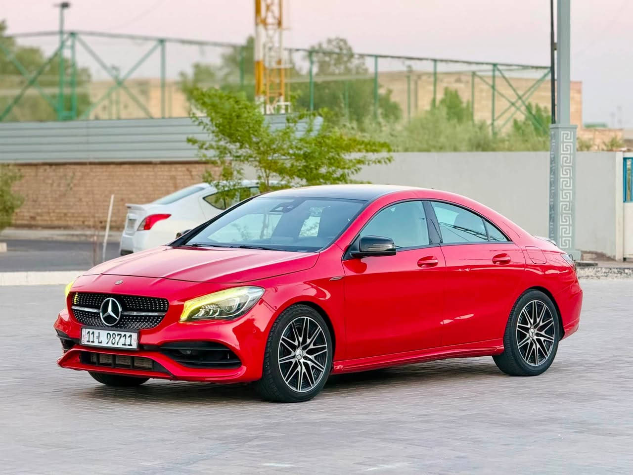 السلام عليكم 
للبيع مرسيدس CLA 250 AMG موديل 2018 بيها قطعه وحده تبديل جاملغ امامي وباب صبغ بدون دواخل بدون ايرباك حلوه وجاهزه السياره من كلشي محرك كير تبريد كله بشرط وجديد 
السعر:130 ورقه 
مكان السياره-بصرة-المعقل 
اتصال:  ***********
