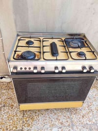طباخ للبيع شرط شغال كلو بس فرن ينردلوتنضيف سعرخمسه وسبعين للاتصال عل ر...