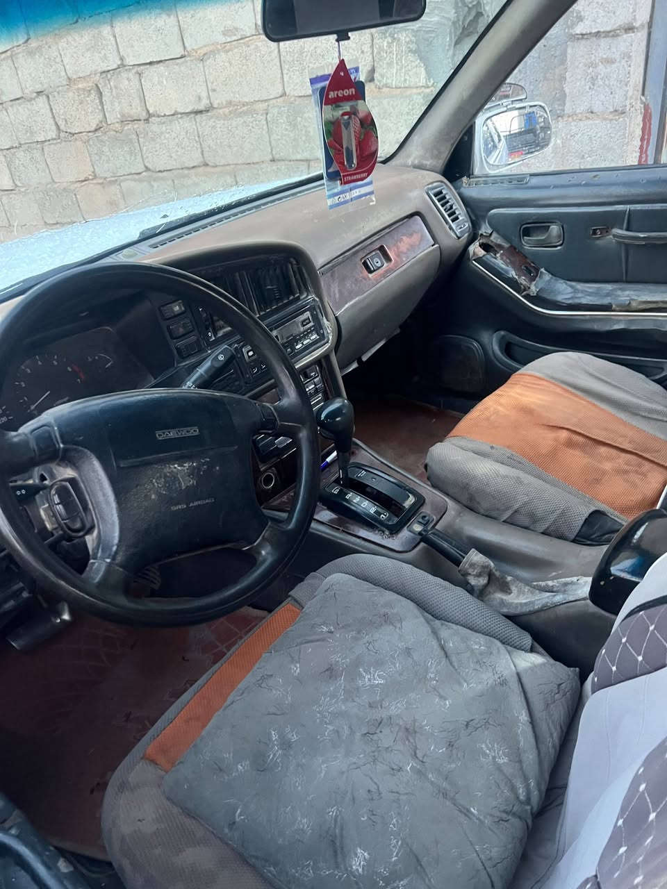 السلام عليكم ورحمه الله وبركاته عندي سياره نوع دايو بروكهام موديل 95 سنويه جديده لل 30 مشروع وطني كير محرك شرط رقم ديالى صدر جديد سياره بيه صبغ احزام بس قديم سياره بيه نواقص بصيطه كلش السعر 23 وبيه مجال لشراي وإذا اكو امراوس حسب القناعه مكان السياره ديالى بعقوبة الخالص ناحية السلام ملاحظه ماسنجر ماعندي بس واتساب فقط هذا رقمي للتواصل معيا ***********
