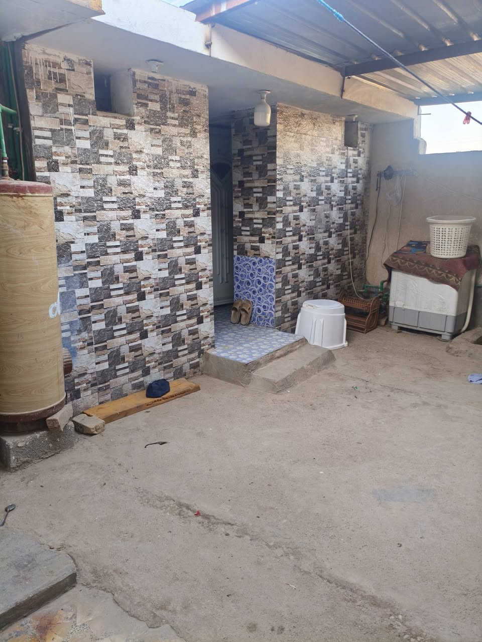 🏠 بيت للبيع – حي الجوادين / شارع نفط
📍 الموقع: حي الجوادين – شارع نفط

📏 المساحة: 300 م²

🚗 الموقع مميز جداً: يبعد تقريباً 200 متر عن الشارع العام الرئيسي

✨ مناسب للسكن ، وموقعه قريب من الشارع العام وسهل الوصول.

📞 للاستفسار والتفاصيل:واتساب ***********
