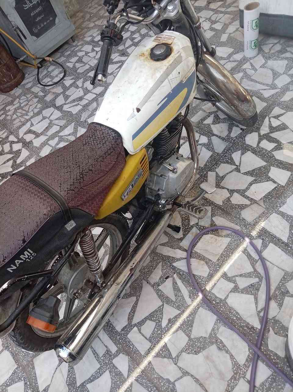 سونك ايراني 5 گير موديل 23  مكينه 150  سلف وهندر  فقط  شخاطه سلف عوزها  وجبتها الها بس مشادها بعدني  سعر 400 وبيها مجال   بغداد عبيدي  
*********** وات ساب  اوراق ضايعه تاخذها من البيت
