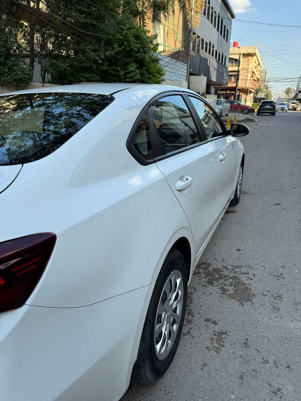 كيا سيراتو موديل 2023 وارد خليجي رقم بغداد
مكينة 2000
ماشية 59,000 كم 
مواصفات ستندر 
مكفولة كفالة عامة من الصبغ والتبديل والبارد - كير ومكينة وتبريد كفالة عامة 
السعر 16,700$ يعني 167 ورقة وبيها مجال بسيط 
***********
