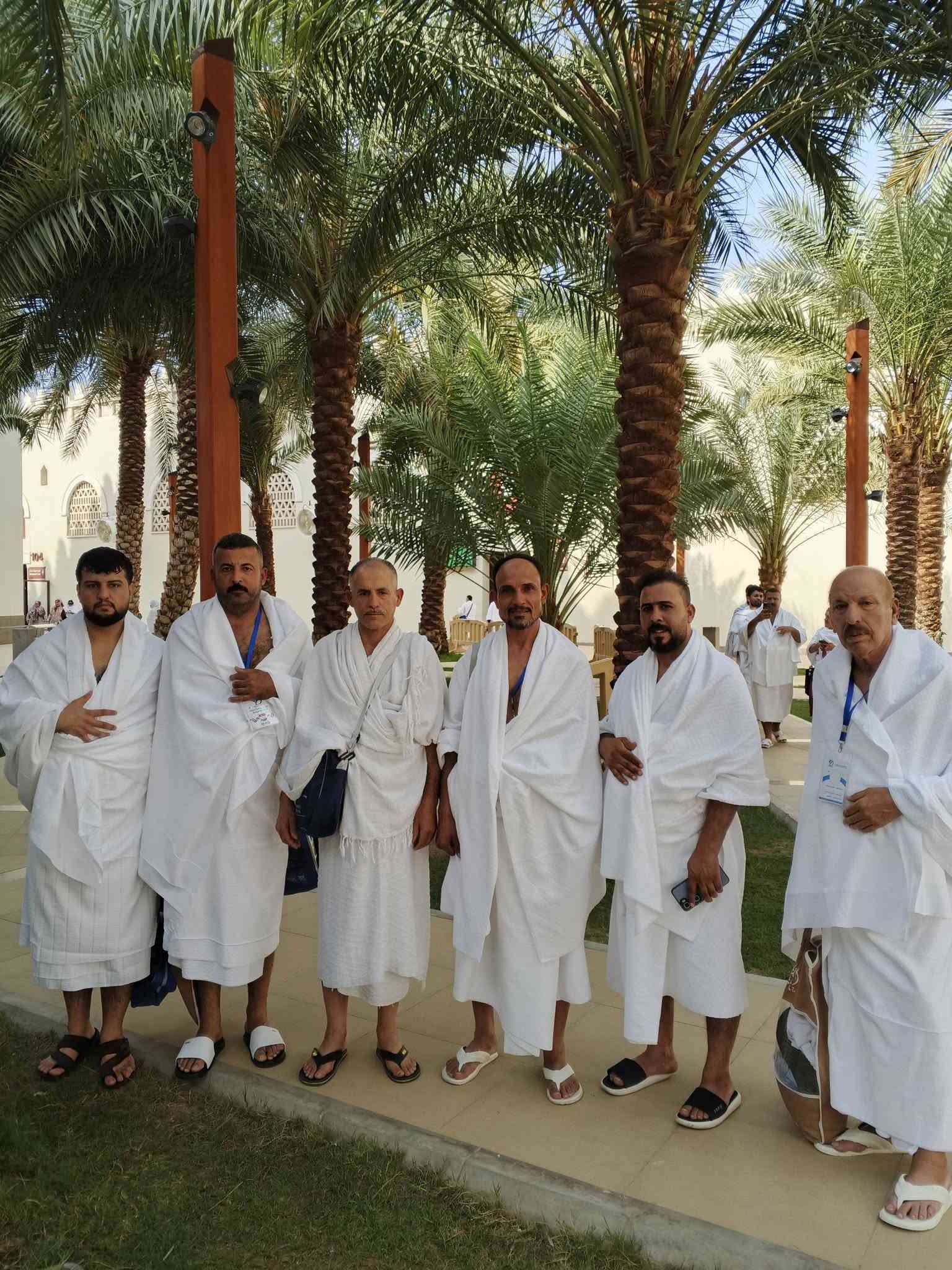 بفضل الله  تعالى وكرمه لنا 
إحرام معتمرينا من ميقات مسجد الشجره أبيار علي ميقات أهل المدينه ومن مر بها 
متوجهين إلى مكه المكرمه لأداء مناسك العمره المفرده لشهر ربيع الاخر 
نسأل الله تعالى التوفيق والتيسير والقبول لهم 
............ـــــــــــ_ـــــــــــــــــــــــــ
خادم ضيوف الرحمن 
..... سليم الشجيري...
***********
***********
