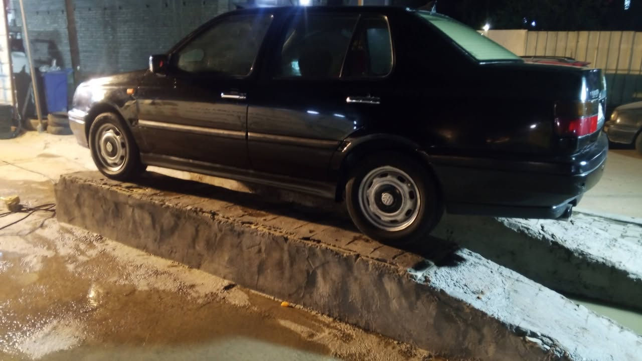السلام عليكم كولف فنتو 1994 مكفولة كفالة عدا مكينه بيه صوت
تبريد جاهز وشغال ويه سويج
تخم تاير جديد
حدادية جديدة
كهربائية كله شغال
كير اوتو وجديد 
كامله وجاهزه سيارة عدى الماكينه لأن بيه صوت 
اني مكلف بل نشر 
رقم الولد ***********
مكان سيارة بغداد الدورة
